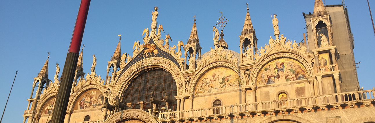2. Venecia mira hacia el Este